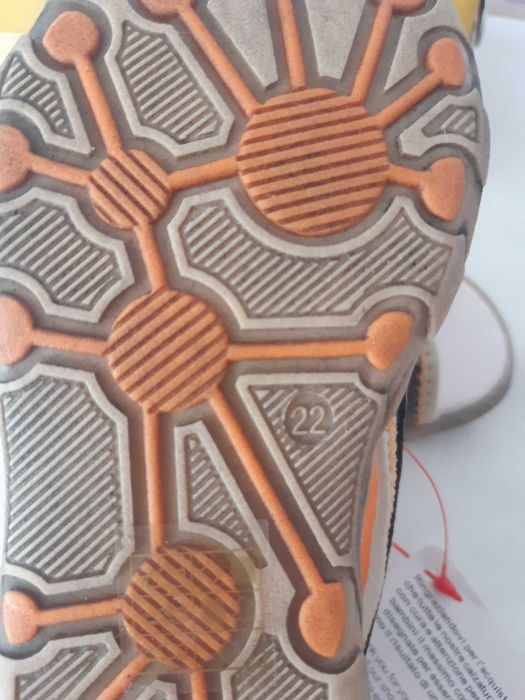 Нови Сандали и маратонки №22