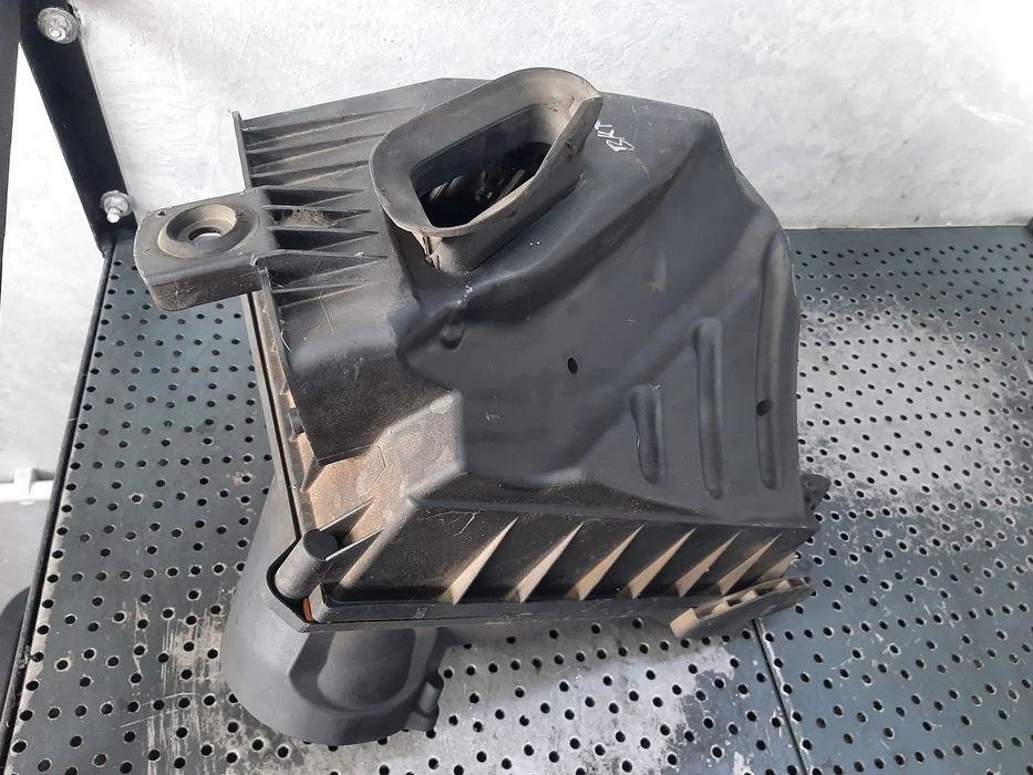 carcasa filtru aer  3.0 tdi bkn audi a4 b7  059133837af