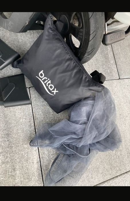 Cărucior + scoică + bază Isofix.