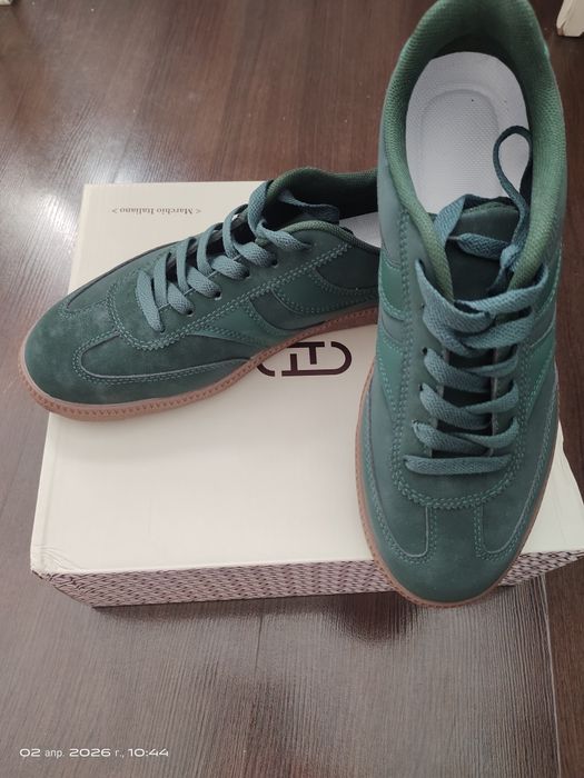 Кроссовки новые,