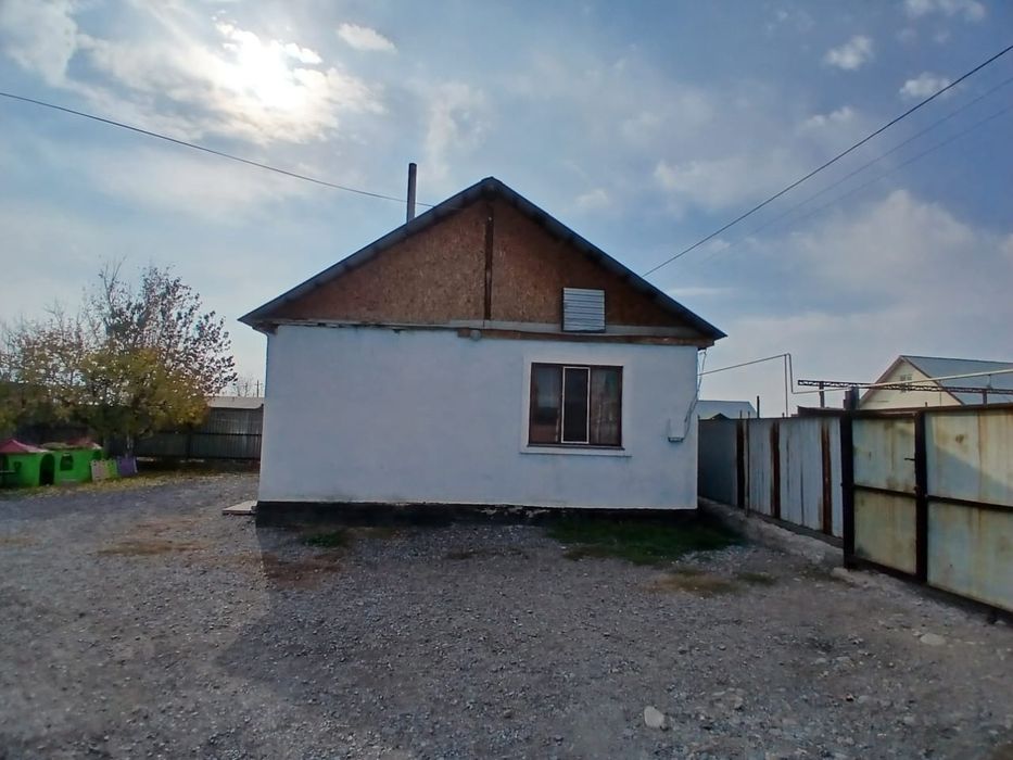 Уй сатылады 3 бөлмелі 6 соттық жер.