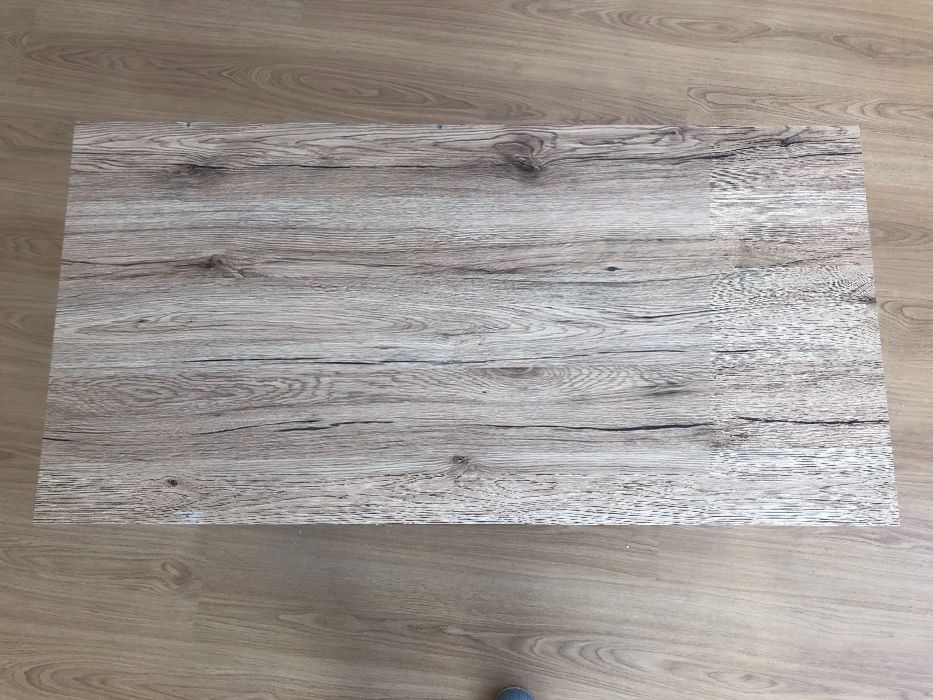 Чисто нова стилна холна маса дърво със сребристи крака