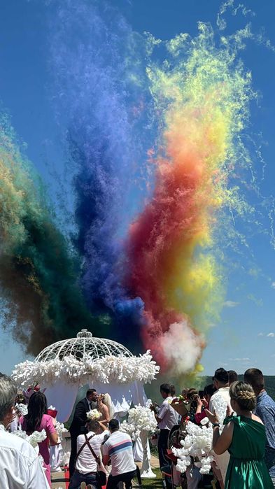 Artificii de zi,fumigene colorate, praf colorat, litere, cifre si inimioare profesionale