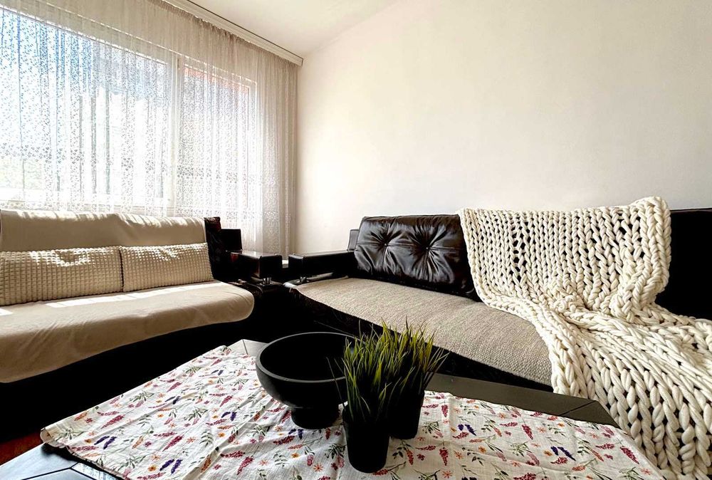 Продава се Тристаен апартамент в Шумен, Пазара - 92 кв.м за 1026 €/кв.м - Снимка #2