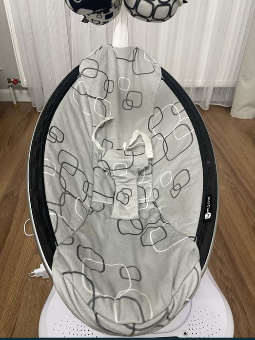 Продам качелю шезлонг 4 moms