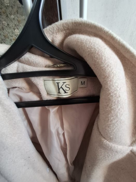 Два пальто, кофта и свитер