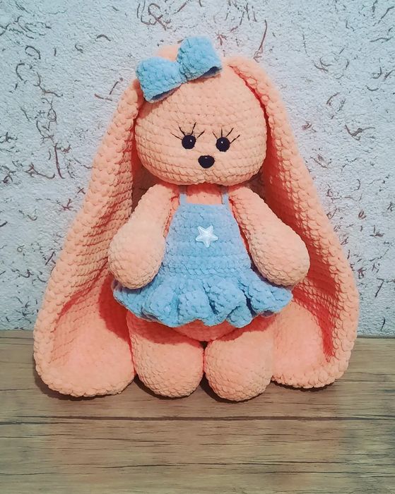 Продаётся  плюшевая зайка ручной работы