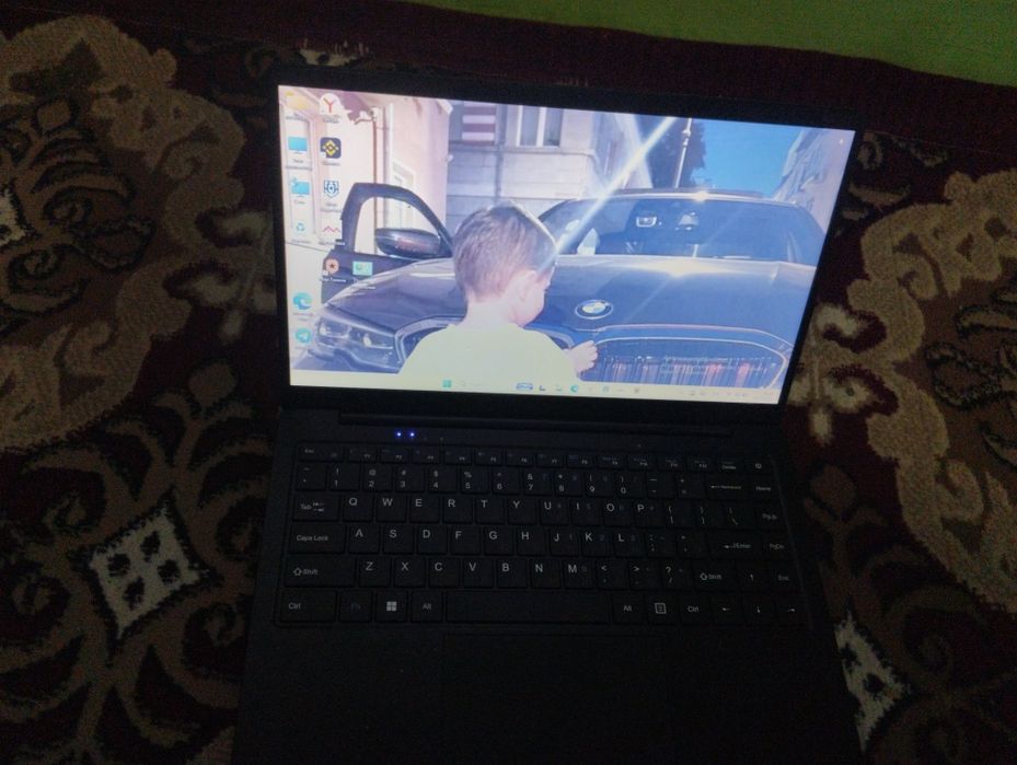 Novtbuk windows 11 hama narsasi bor