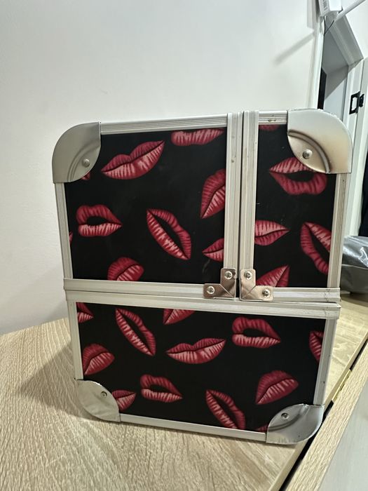 кейс  для косметики сундучок