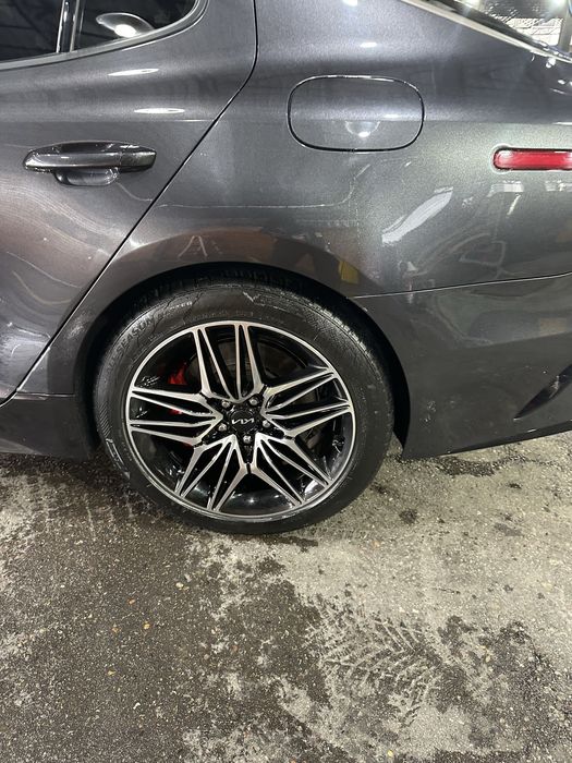 Продается KIA STINGER 3.3