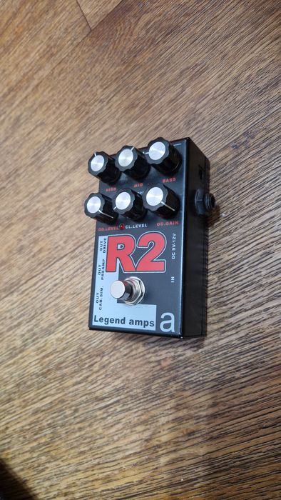 Гитарный преамп, педаль эффектов AMT R2