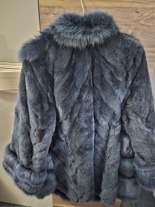 Haina blana vulpe polara