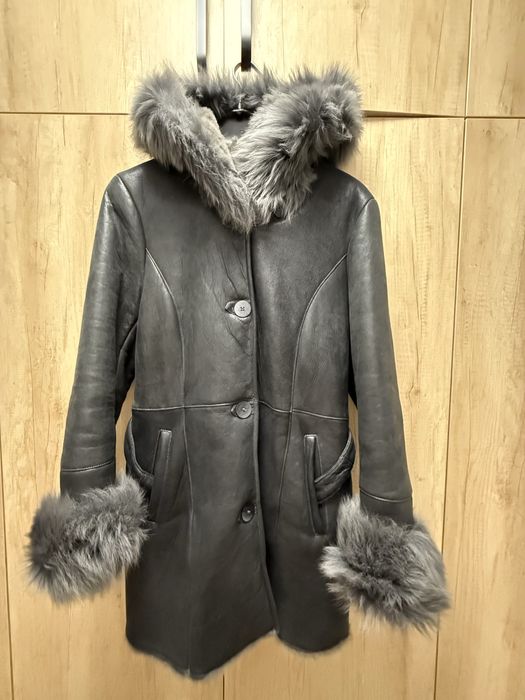 Cojoc Vesa cu gluga, blana naturala de miel si vulpe  polara