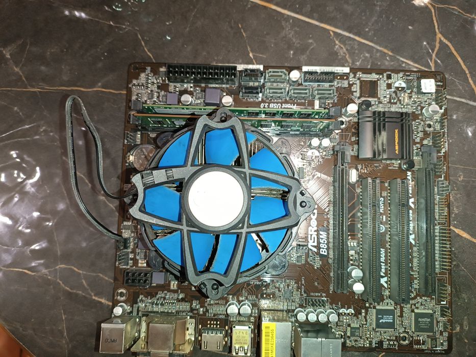 продам материнскую плату с кулером процессором и оперативной памятью