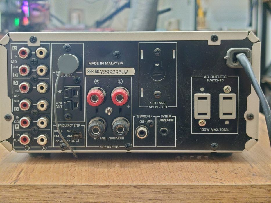 Усилитель интегральный Yamaha RX-E400