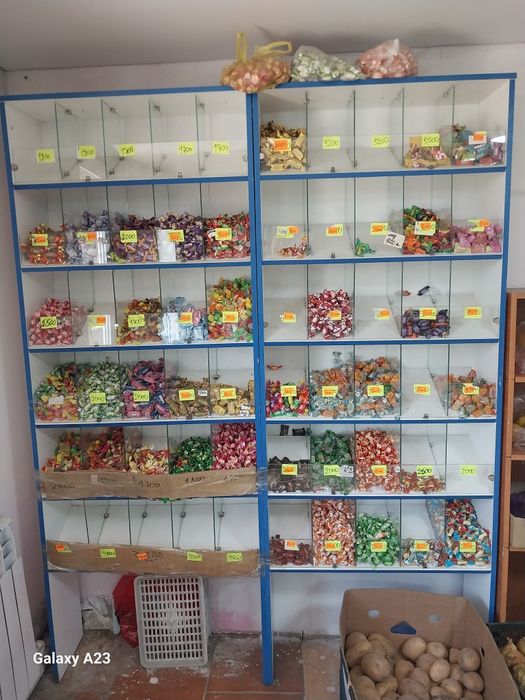Срочно продам полку для конфет
