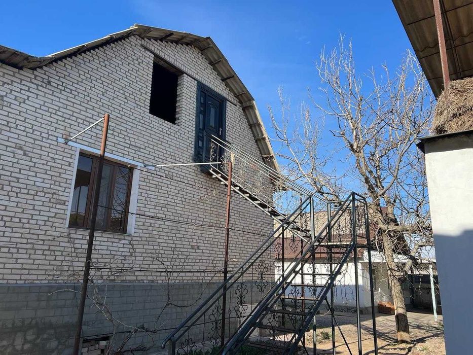 Дом с удобной локацией и на чистом воздухе для жилья или под бизнес