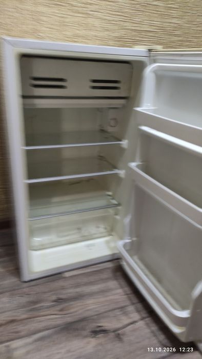 Продам мини холодильник Мидея