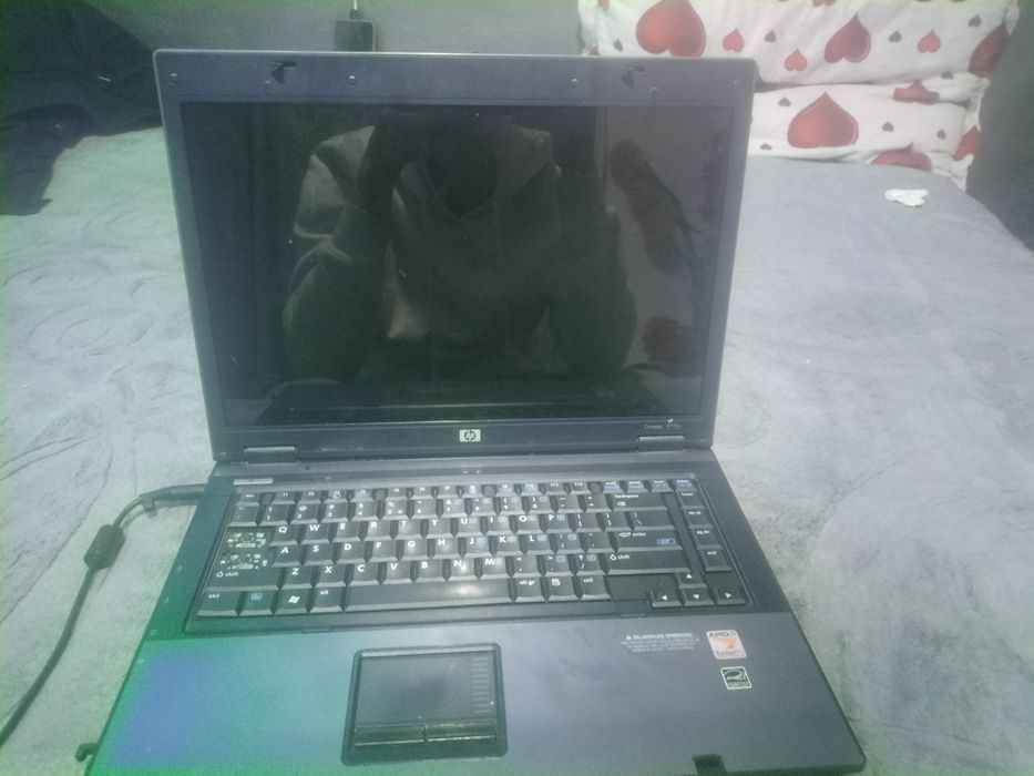 Vând laptop HP Compaq 6710b