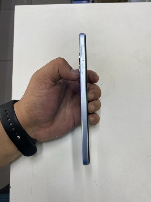 Oppo A17 (64GB) в идеальном состояний