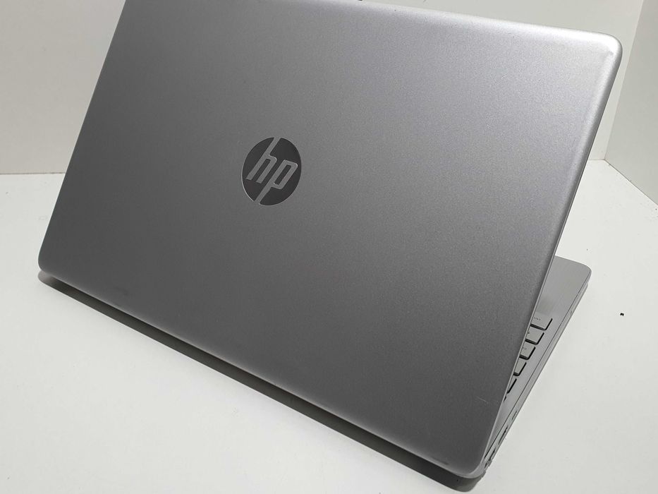 HP Laptop 15-DW