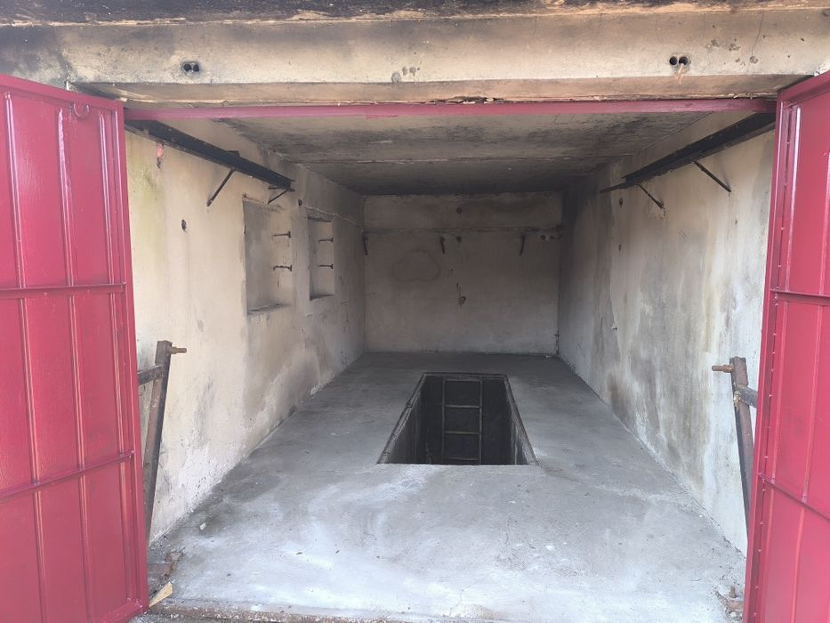 Продавам масивен гараж в района на жк Самуил