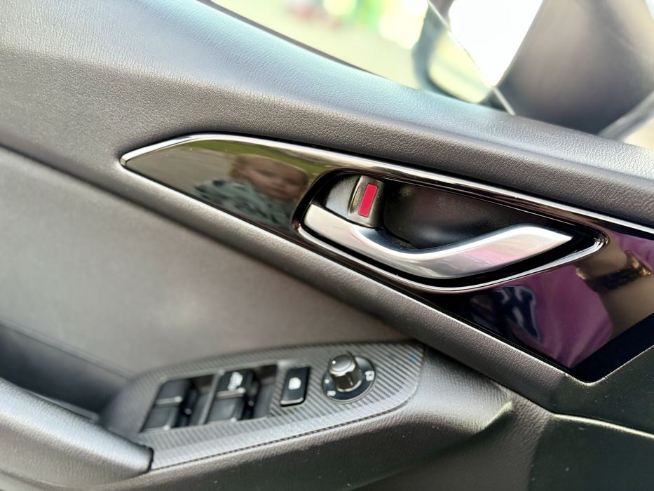 Продавам Мазда 3 skyaktive