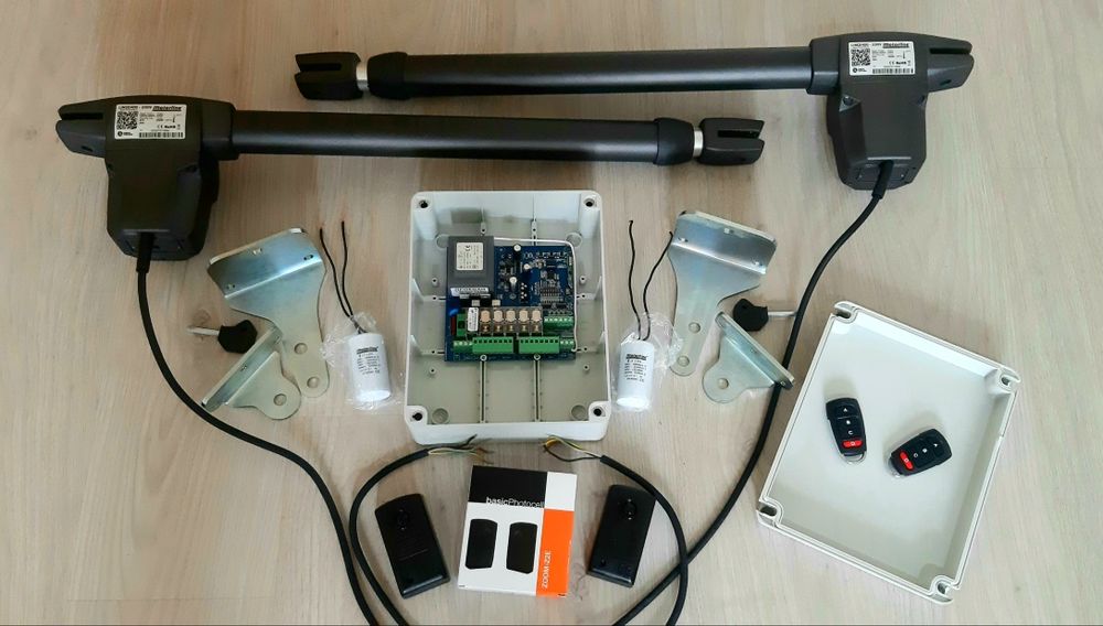 Автоматика за врати с крила на панти