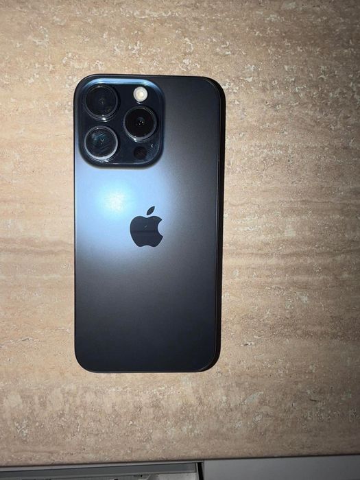 ПРОДАВА СЕ iPhone15 pro син 512 гб версия