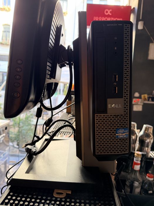 Vand pc pos horeca perfect functional , monitorul este touch screen