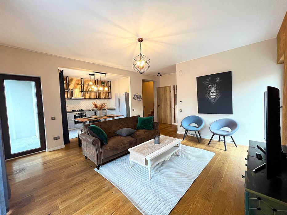 Apartament lux in vilă + curte + piscina / jacuzzi / sauna