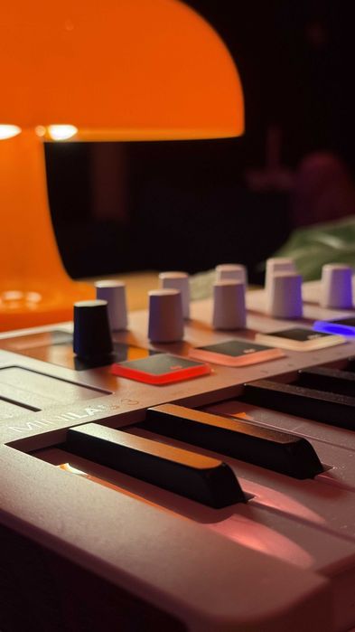 Arturia MiniLab 3 MIDI-контроллер