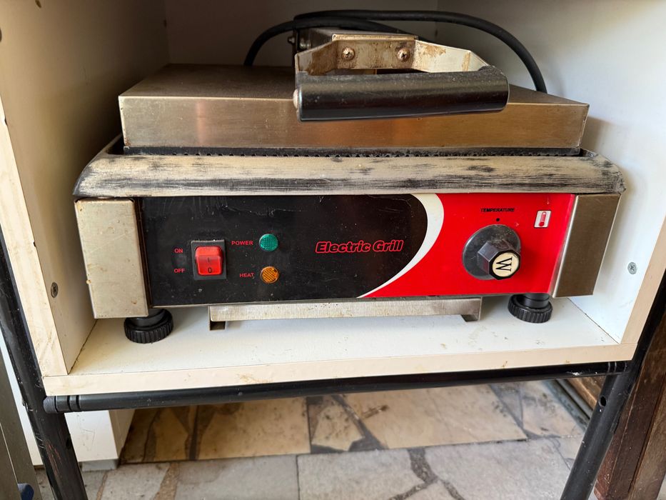 Грил преса за сандвичи