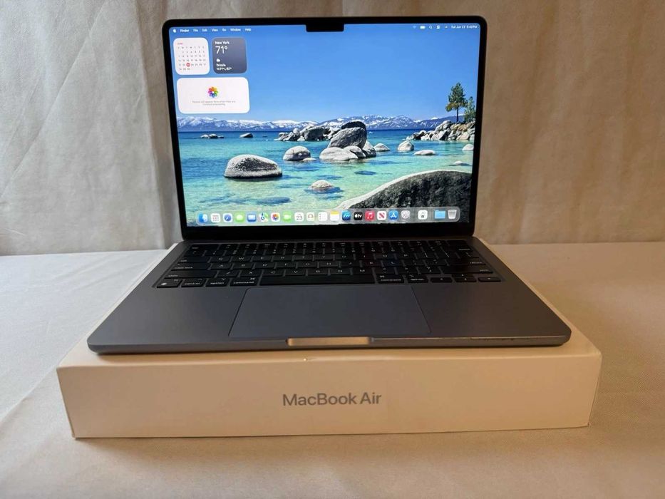 2022 Apple MacBook Air 13” M2