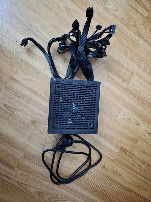 Sursa Aerocool lux rgb 750w