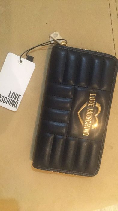 Нови маркови портмонета,,Love Moschino