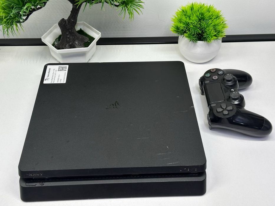 Sony PlayStation 4 Slim / 1TB /