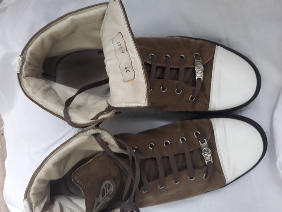 Vand urgent ghete din piele interior si exterior firma john Balliann.