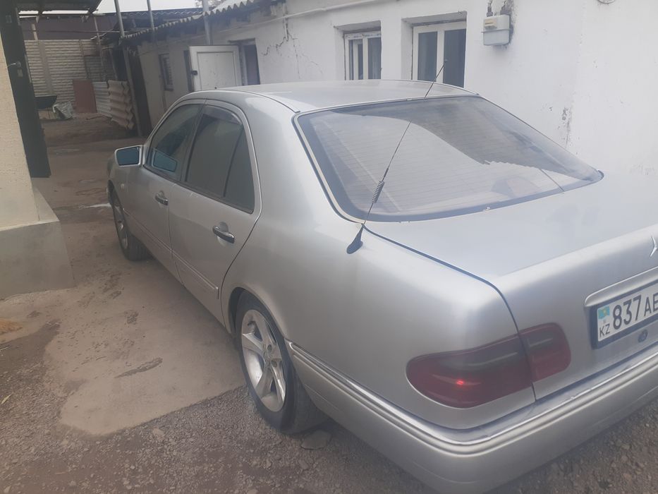 Машина Mercedes двигатель 2.3