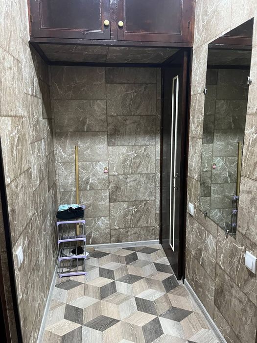 Аренда. 1.хонали метро беруни олдида оилага берилади