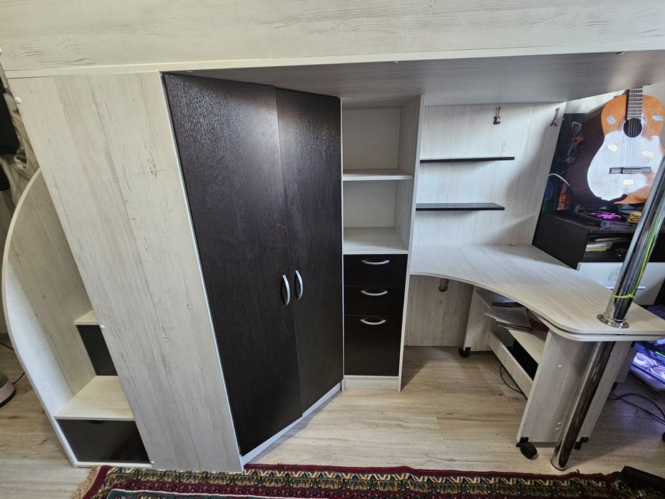 Двухъярусная кровать