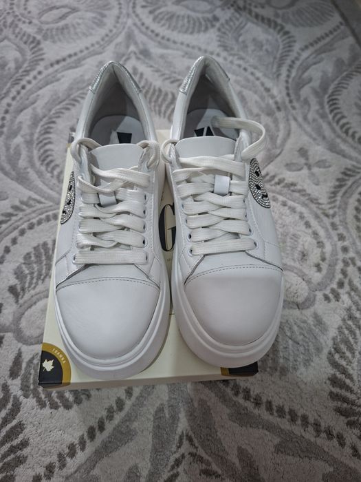 Vând adidasi piele NENO