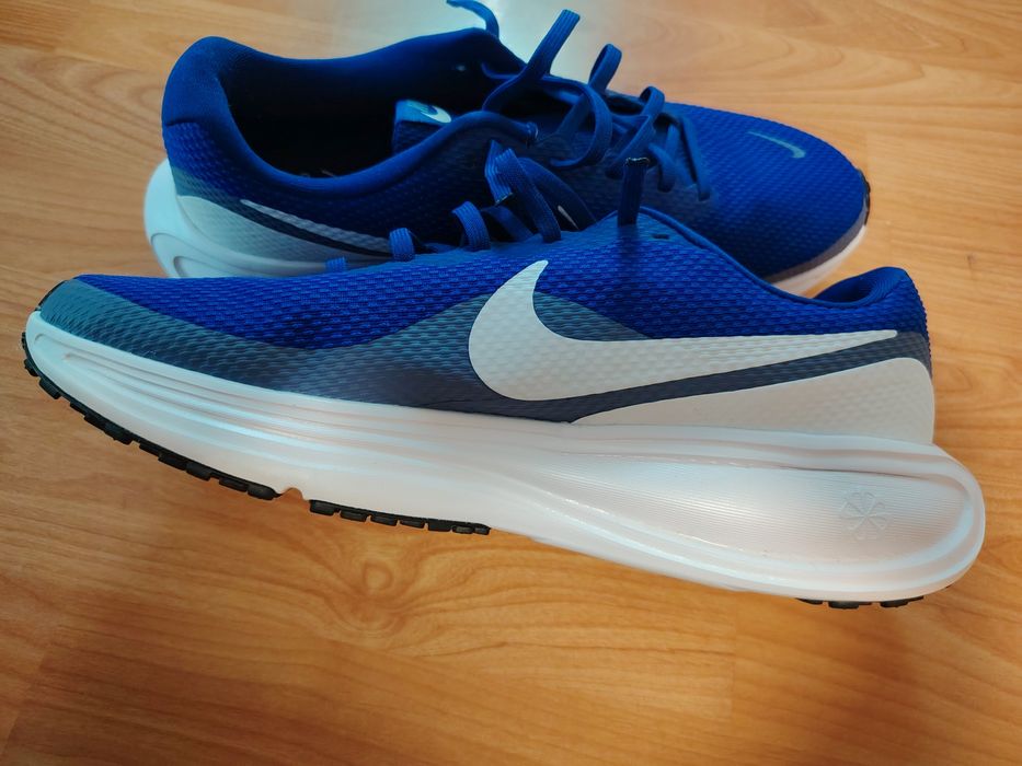 Продавам мъжки маратонки Nike Revolution 8-номер 43