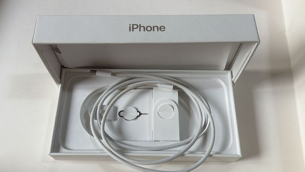 iPhone 16 Pro Max в хорошем состоянии.