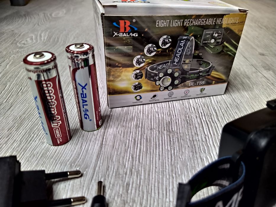 Lanterna Frontala  8 Led-uri cu acumulatori inclusi, Camping, Pescuit