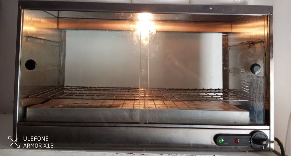 Топла витрина за храна