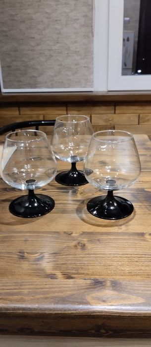 Продам три французских фужера.