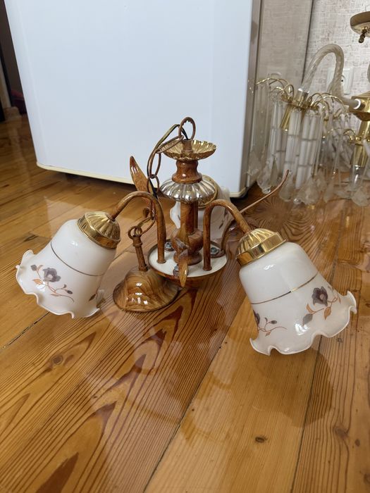 Красивые потолочные Люстры в отличном состоянии