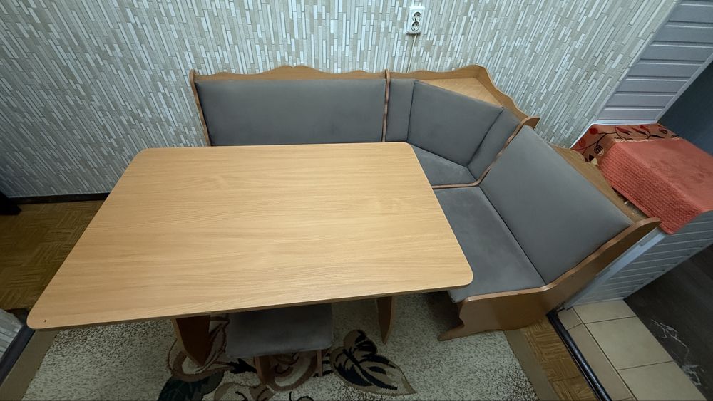 Стол уголок и табуретка