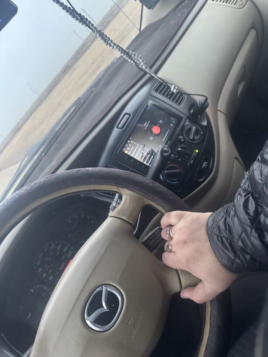 Продам мазду мпв 2000 года